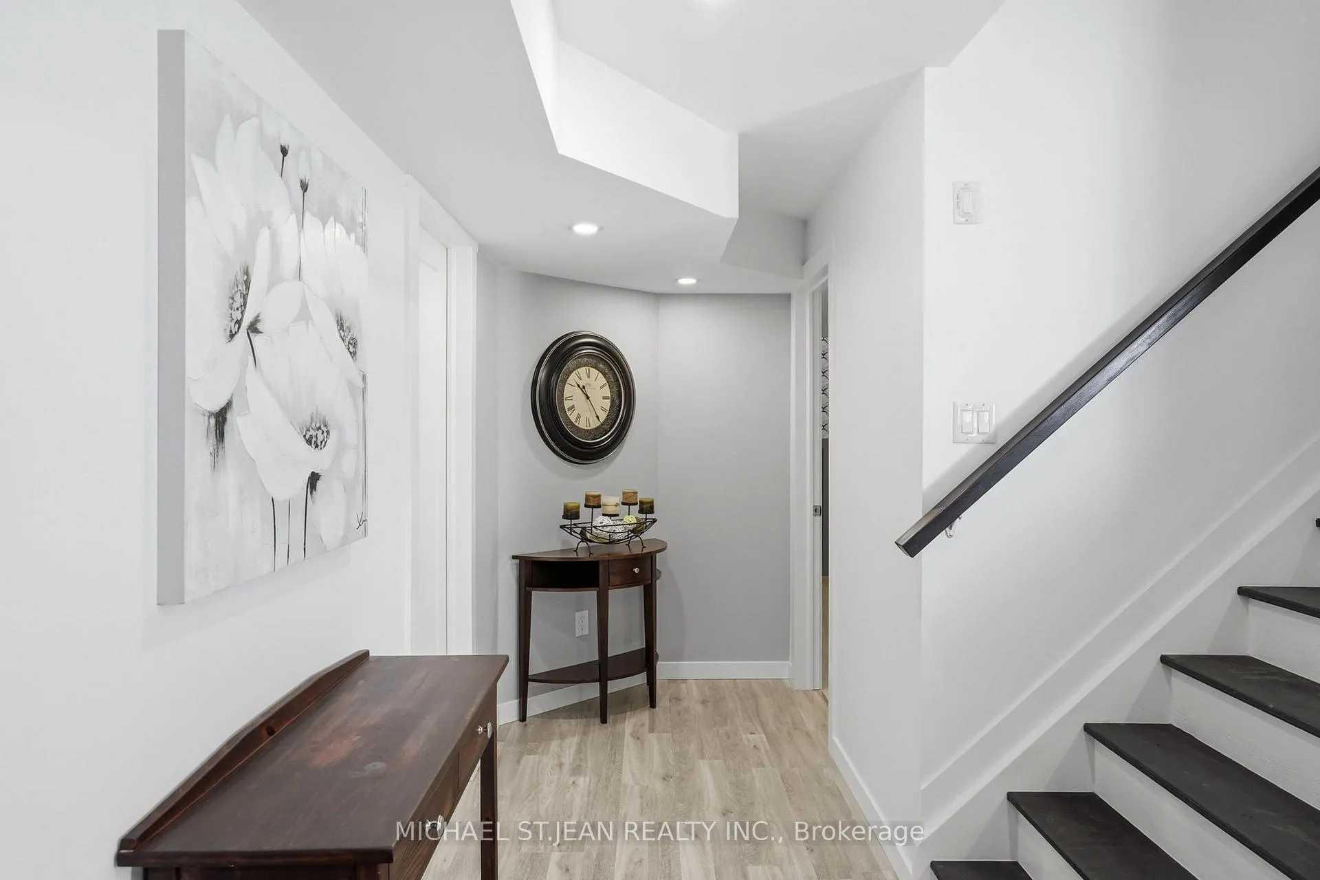 Photo 36 of 1 Bawcutt Crescent, Brant, Paris — HOMEH