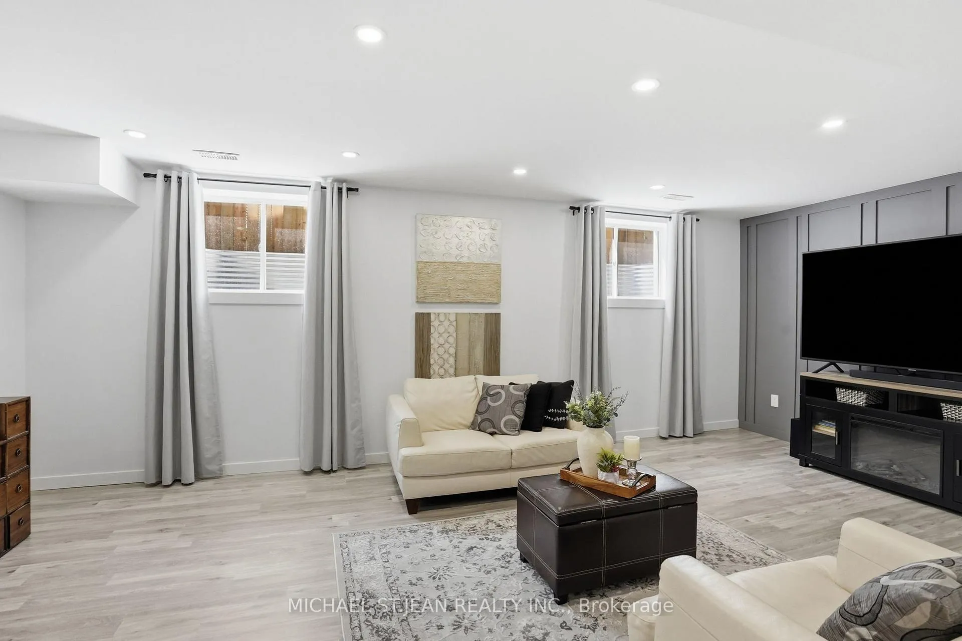 Photo 40 of 1 Bawcutt Crescent, Brant, Paris — HOMEH
