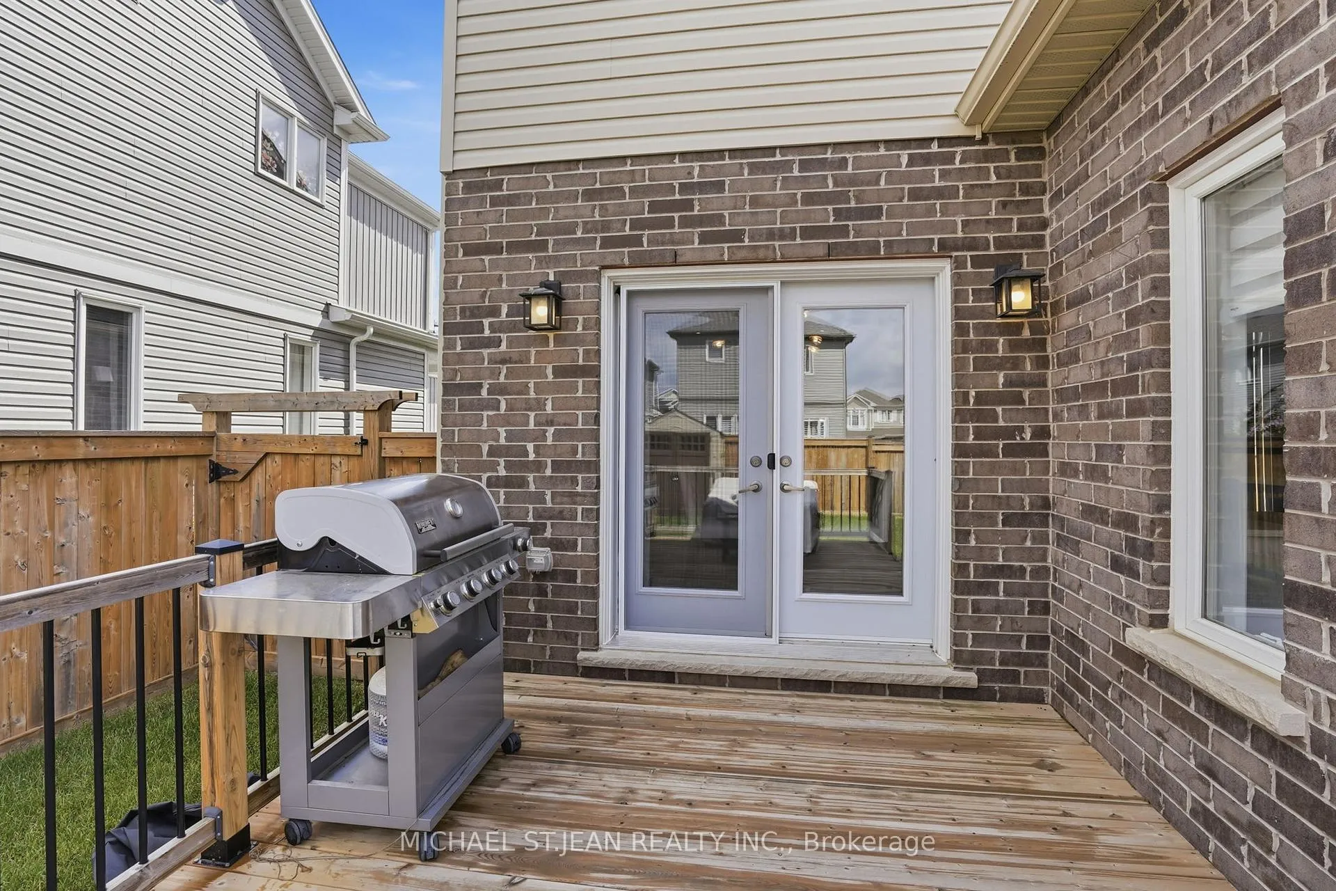 Photo 44 of 1 Bawcutt Crescent, Brant, Paris — HOMEH