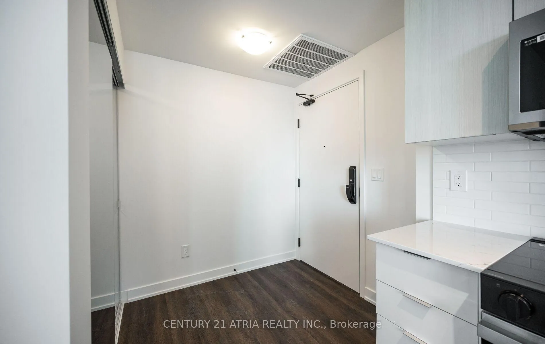 Photo 4 of Unit 1109, 2075 Lakeshore Road, Burlington, Brant — HOMEH