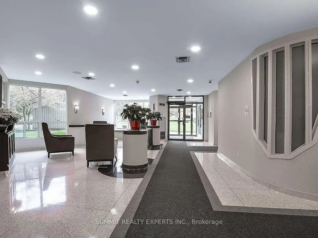 Photo 3 of Unit 1111, 10 Laurelcrest Street, Brampton, Queen Street Corridor — HOMEH