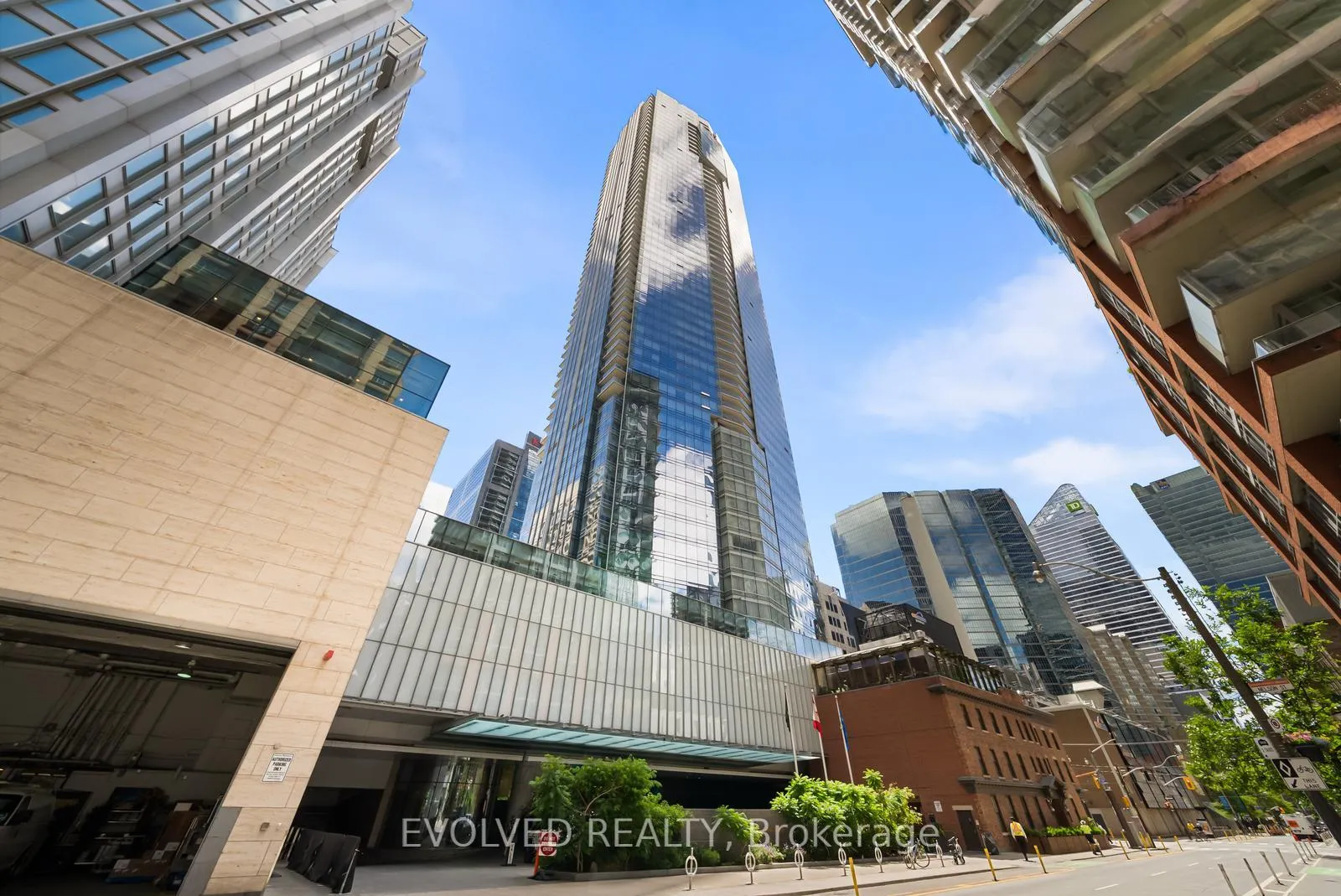 Photo 3 of Unit 3304, 180 University Avenue, Toronto, Bay Street Corridor — HOMEH