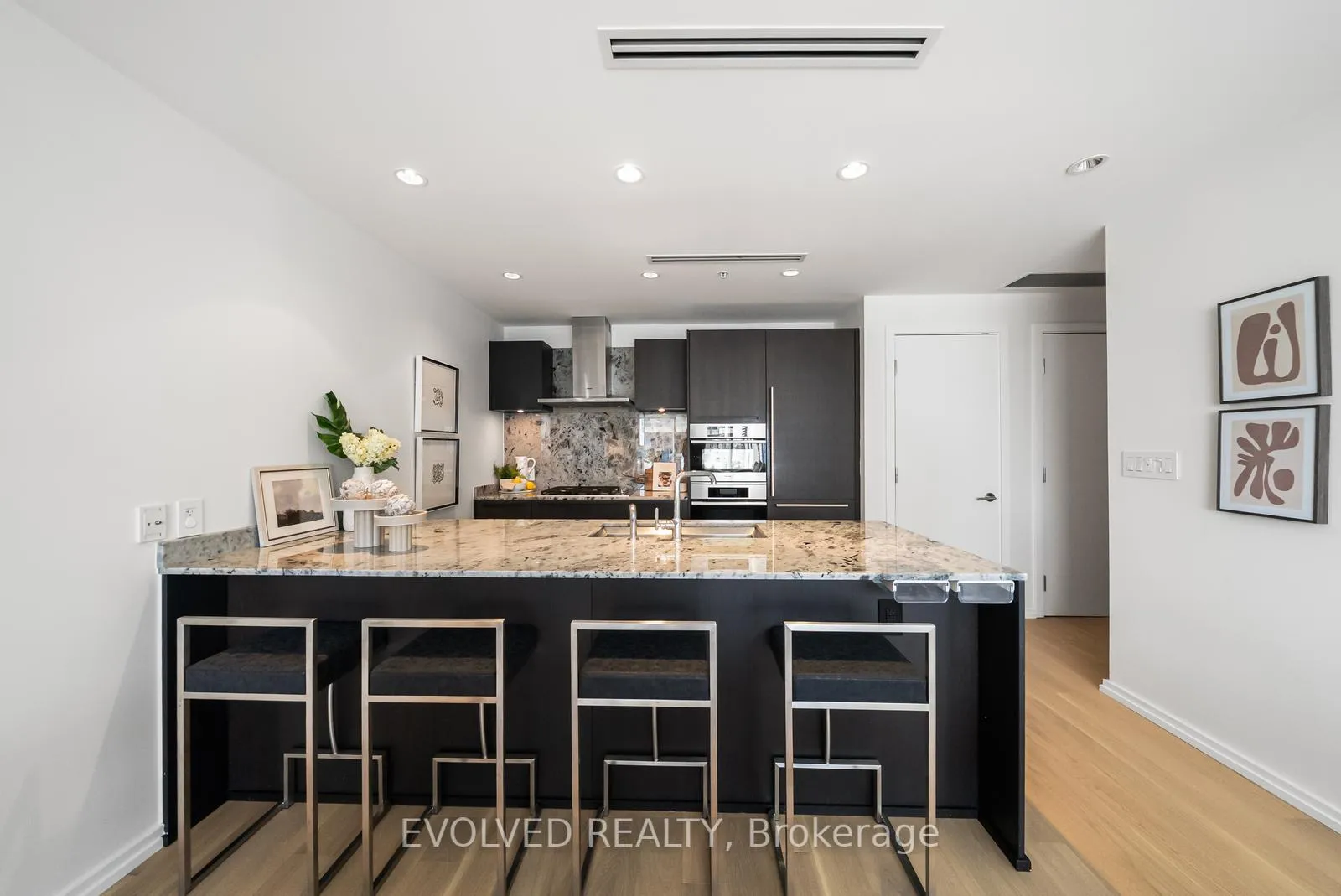 Photo 6 of Unit 3304, 180 University Avenue, Toronto, Bay Street Corridor — HOMEH
