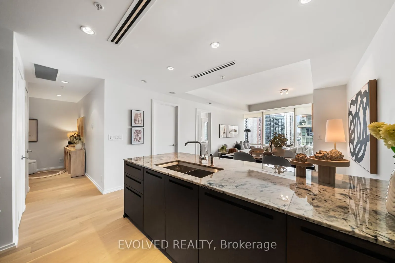 Photo 8 of Unit 3304, 180 University Avenue, Toronto, Bay Street Corridor — HOMEH