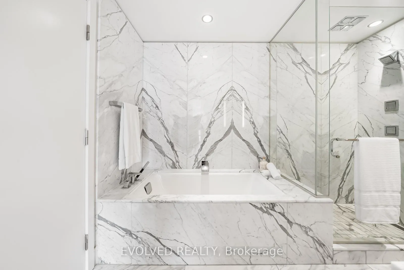 Photo 25 of Unit 3304, 180 University Avenue, Toronto, Bay Street Corridor — HOMEH