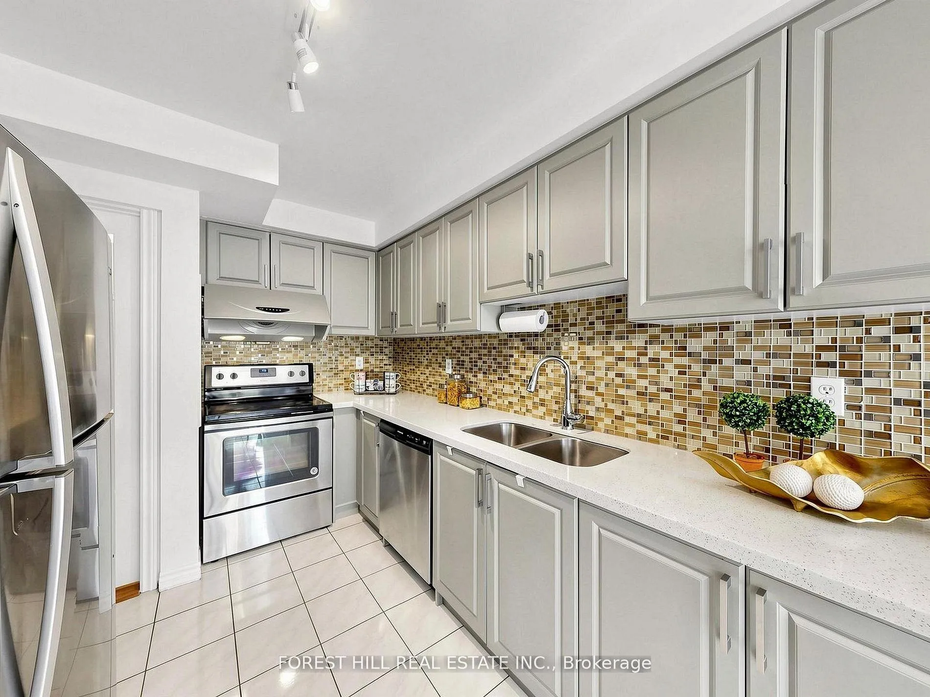 Photo 12 of 72 Weatherill Road, Markham, Berczy — HOMEH