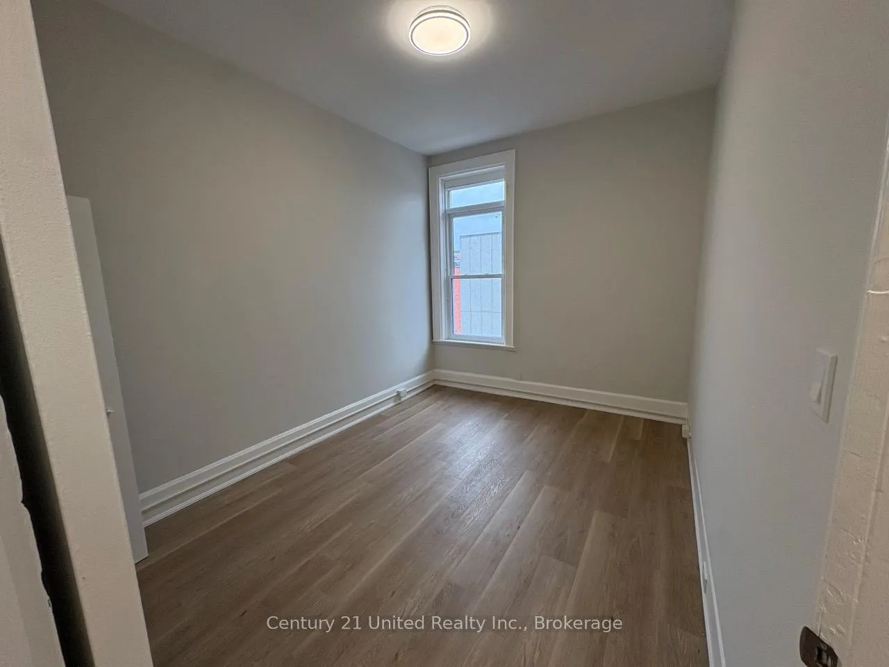 Photo 9 of Unit 4, 172.5 Hunter Street W, Peterborough, Town Ward 3 — HOMEH