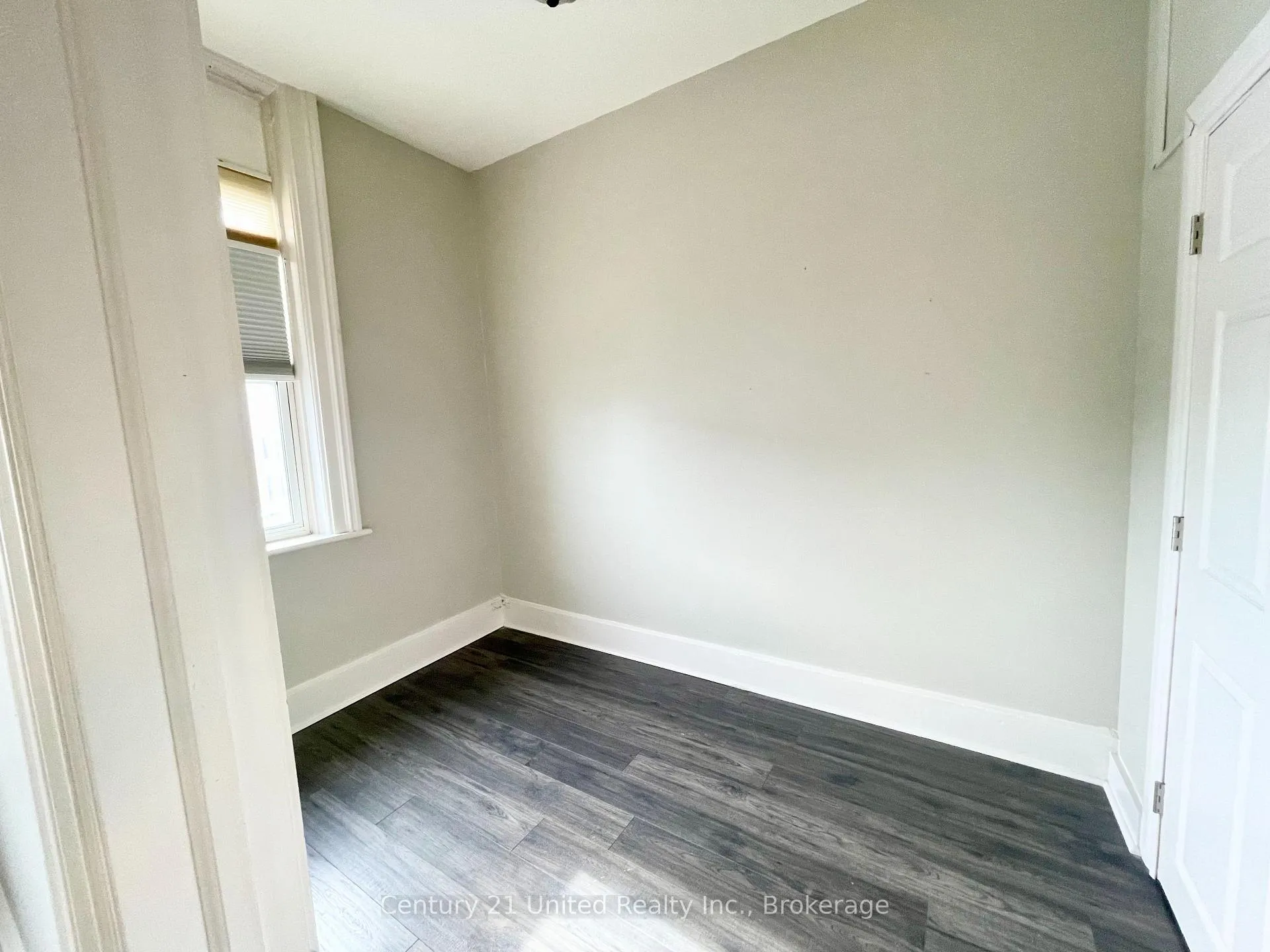 Photo 7 of Unit 6, 172.5 Hunter Street W, Peterborough, Town Ward 3 — HOMEH