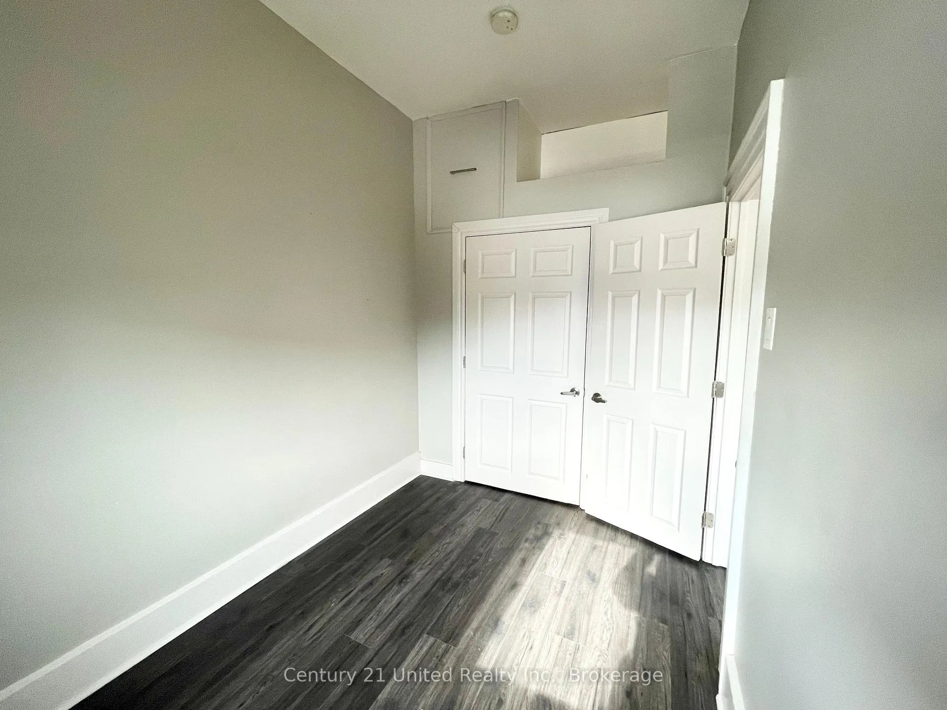 Photo 8 of Unit 6, 172.5 Hunter Street W, Peterborough, Town Ward 3 — HOMEH