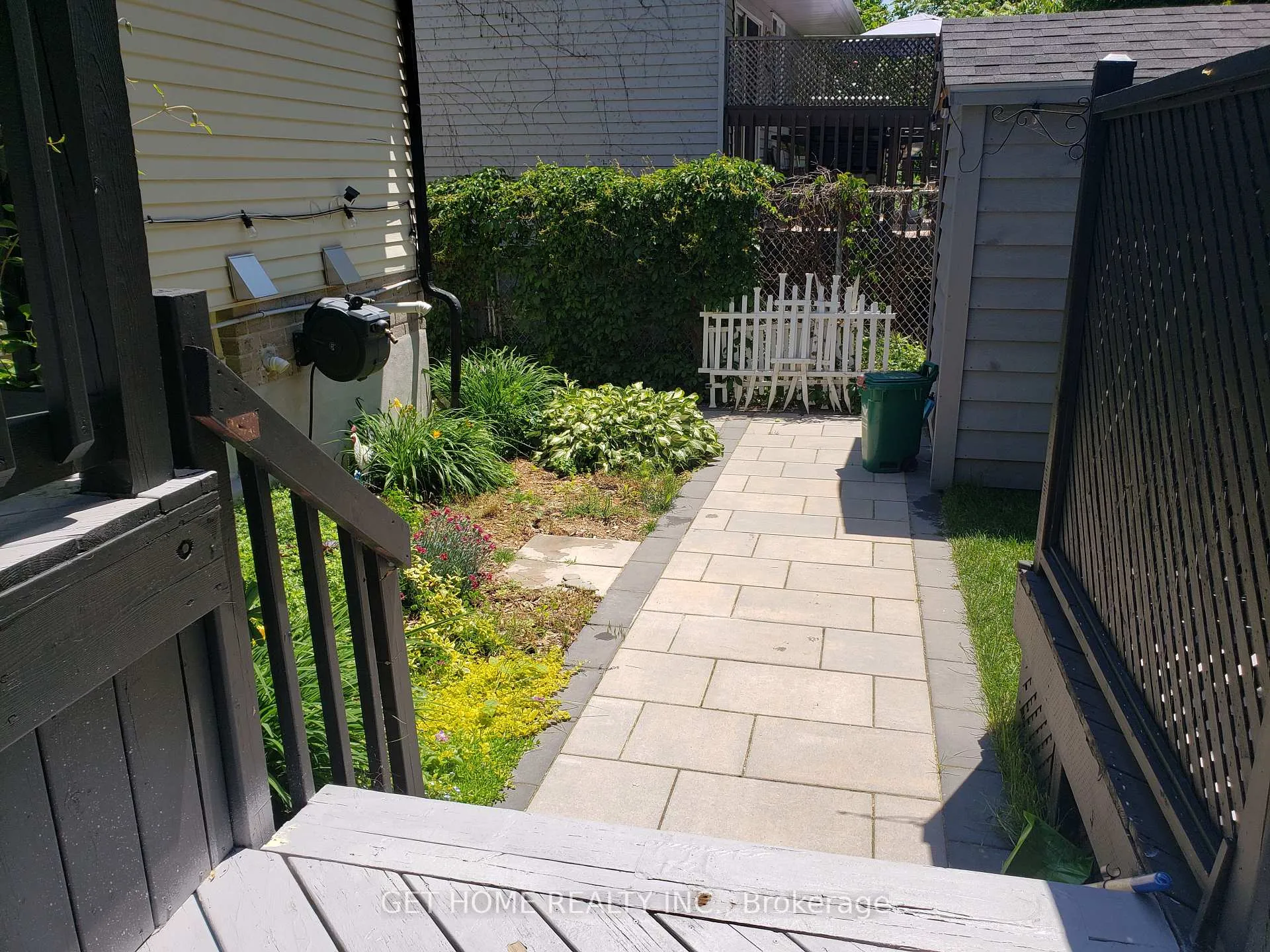 Photo 3 of 19 Oprington Drive, Kitchener — HOMEH