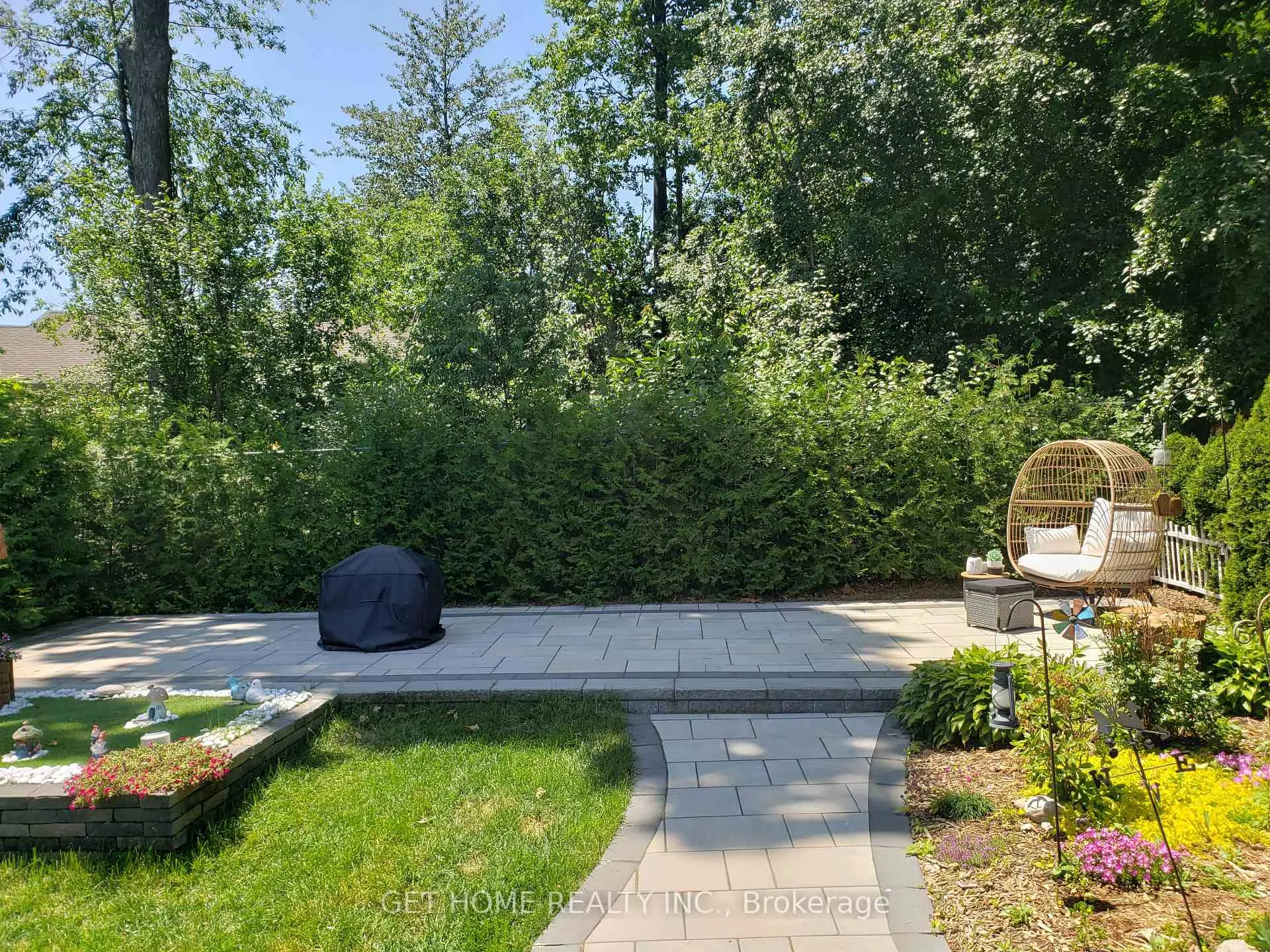 Photo 5 of 19 Oprington Drive, Kitchener — HOMEH