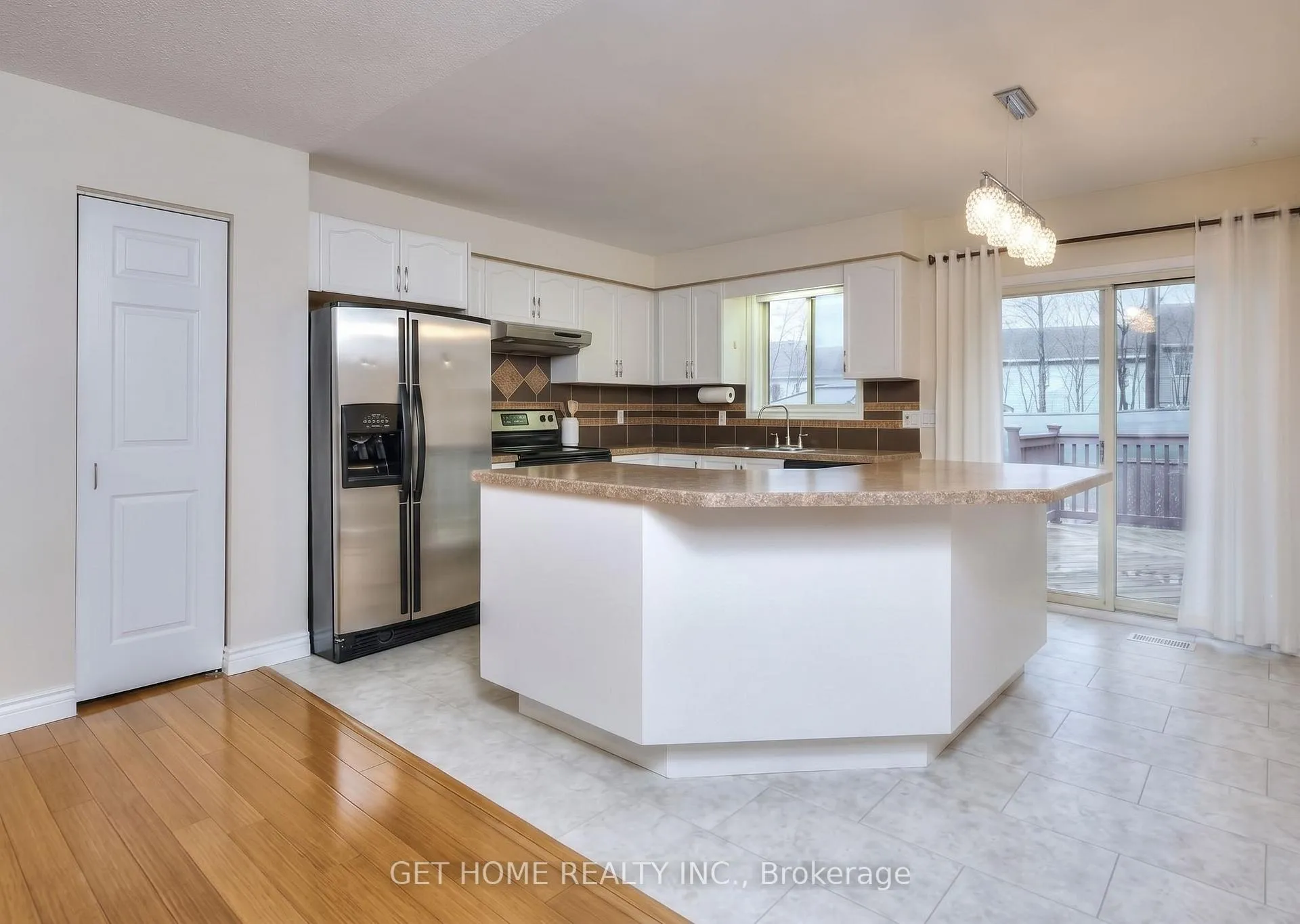 Photo 8 of 19 Oprington Drive, Kitchener — HOMEH