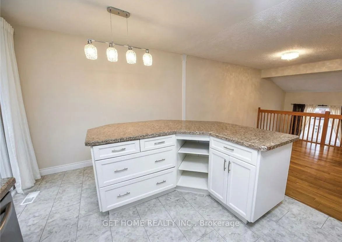 Photo 9 of 19 Oprington Drive, Kitchener — HOMEH