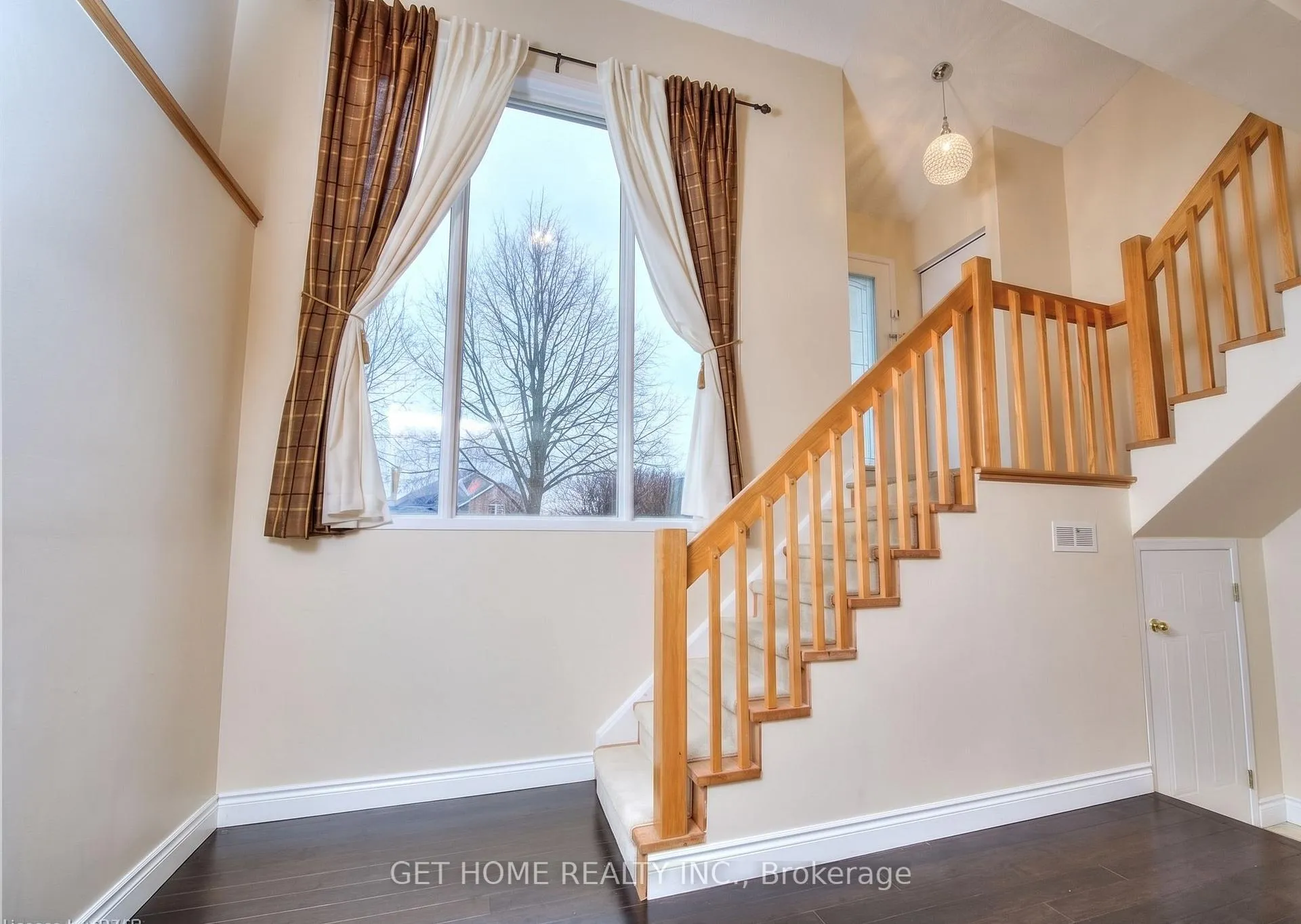 Photo 11 of 19 Oprington Drive, Kitchener — HOMEH