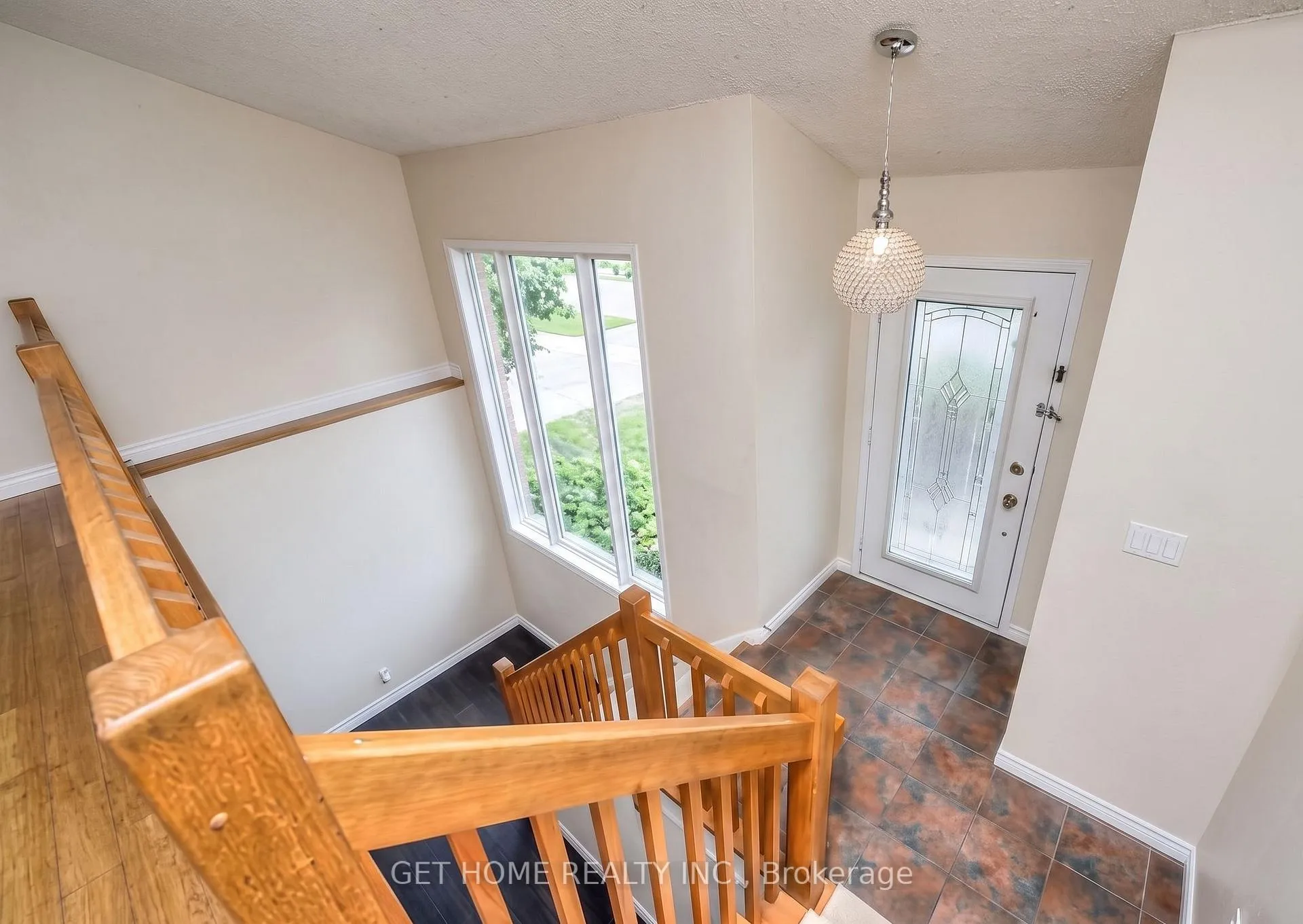 Photo 12 of 19 Oprington Drive, Kitchener — HOMEH