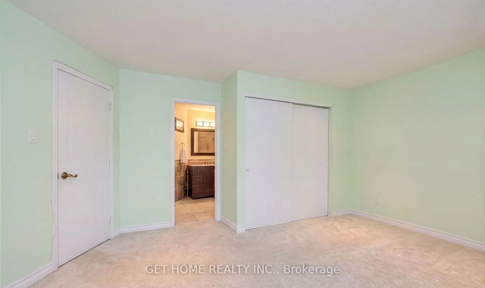 Photo 22 of 19 Oprington Drive, Kitchener — HOMEH