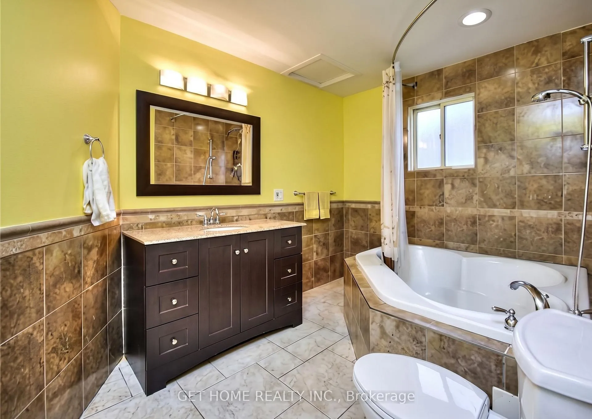 Photo 24 of 19 Oprington Drive, Kitchener — HOMEH