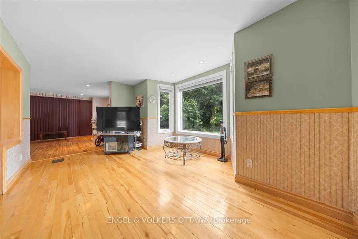 Photo 10 of 2481 Manse Road, Ottawa, Cumberland Village — HOMEH