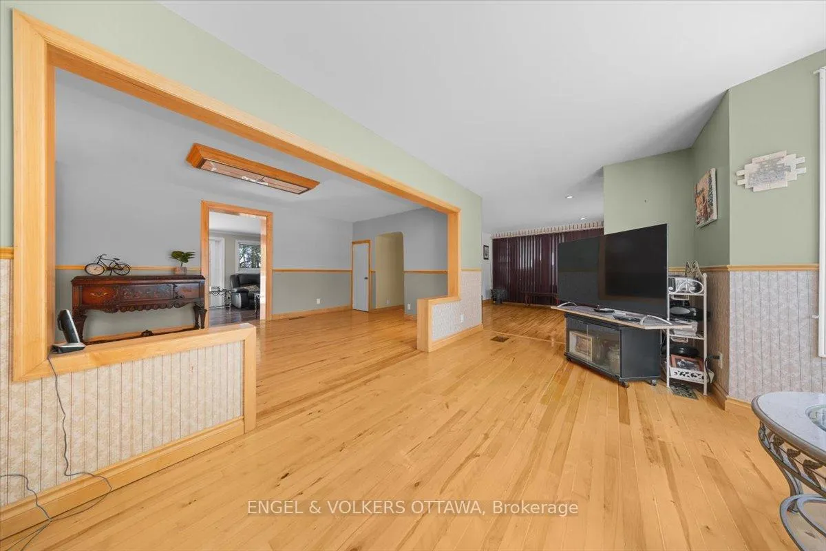 Photo 11 of 2481 Manse Road, Ottawa, Cumberland Village — HOMEH