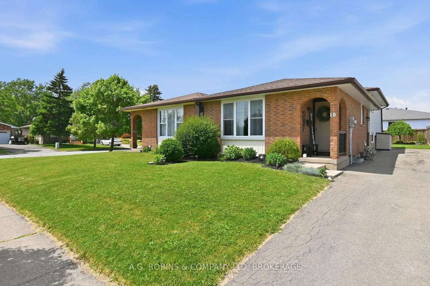 Photo 1 of 10 Chantal Court, Welland, Lincoln/Crowland — HOMEH