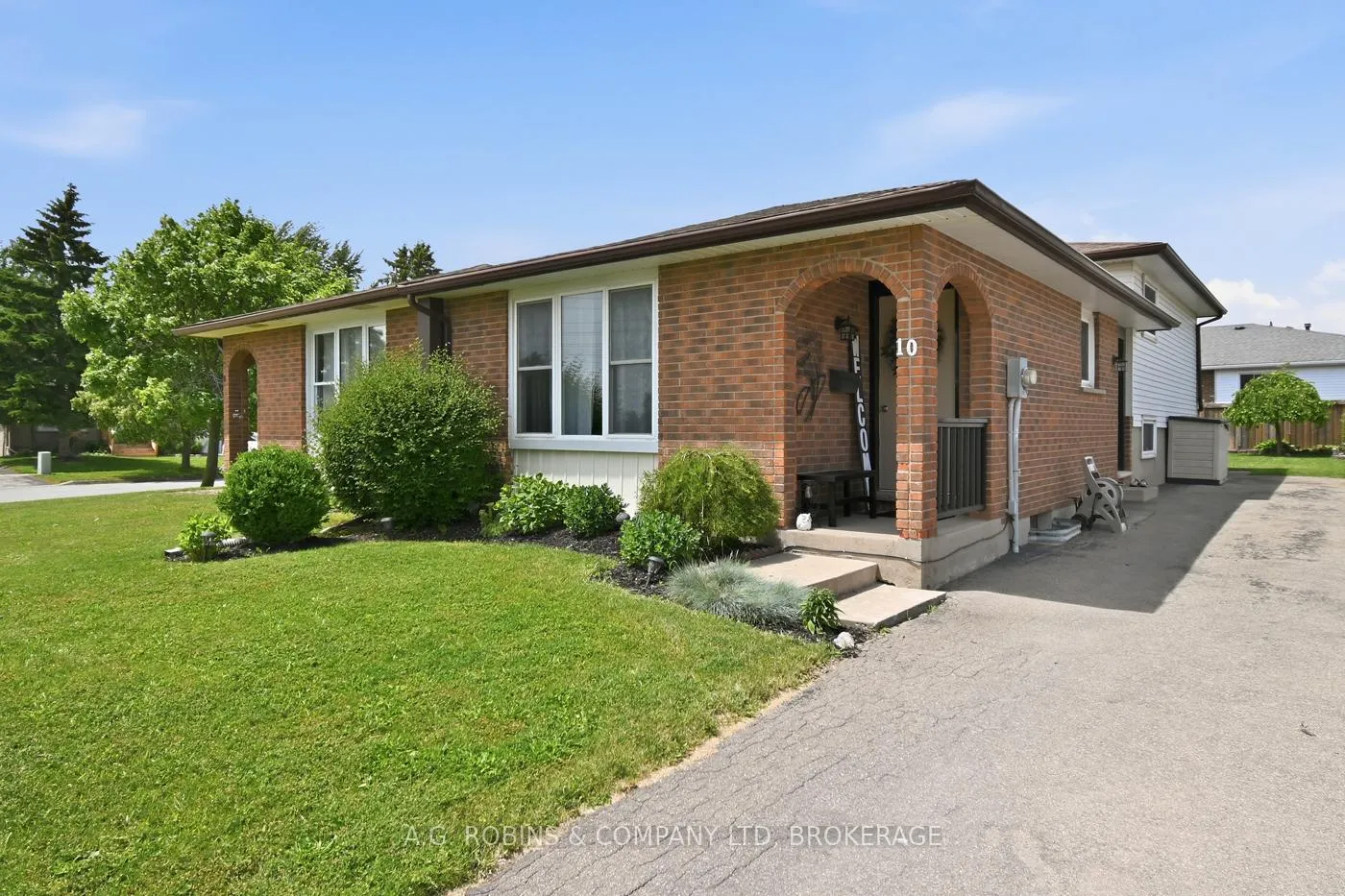 Photo 3 of 10 Chantal Court, Welland, Lincoln/Crowland — HOMEH