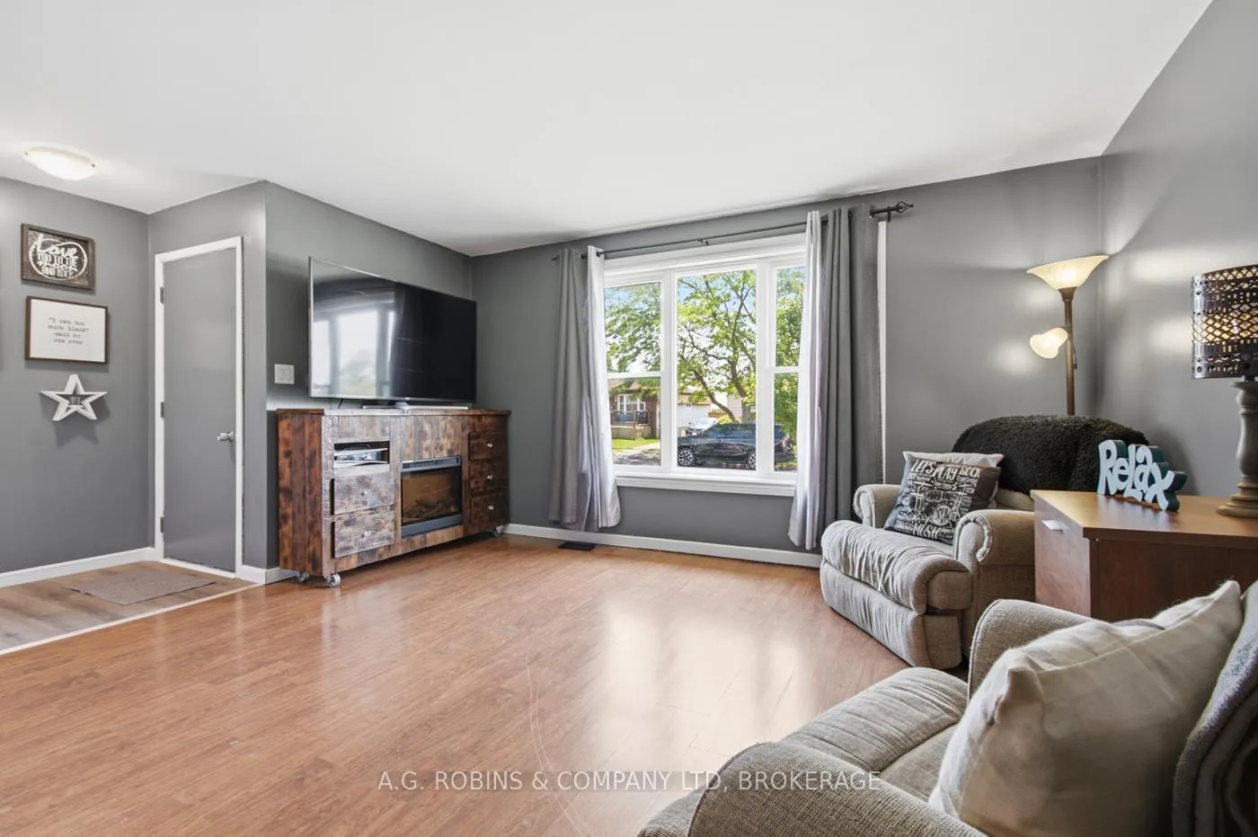 Photo 4 of 10 Chantal Court, Welland, Lincoln/Crowland — HOMEH