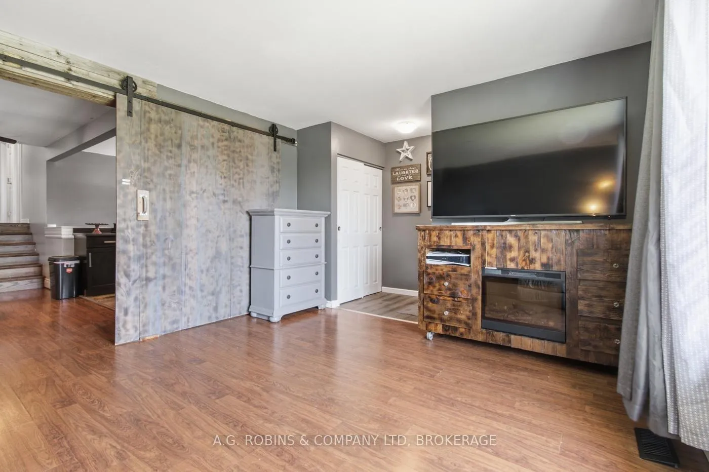 Photo 5 of 10 Chantal Court, Welland, Lincoln/Crowland — HOMEH