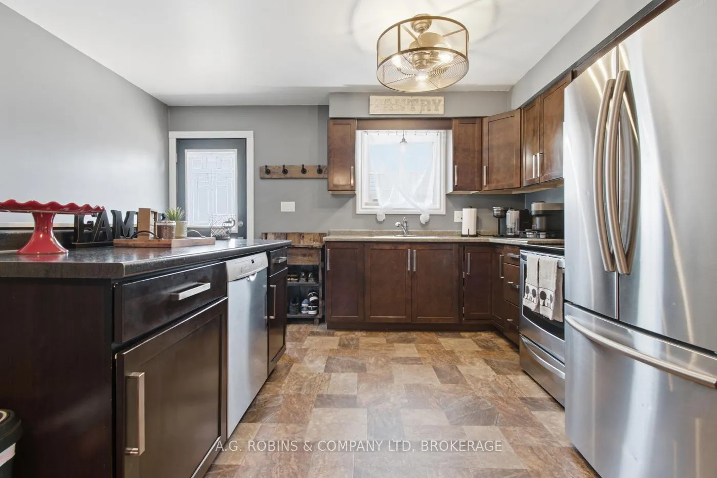 Photo 14 of 10 Chantal Court, Welland, Lincoln/Crowland — HOMEH