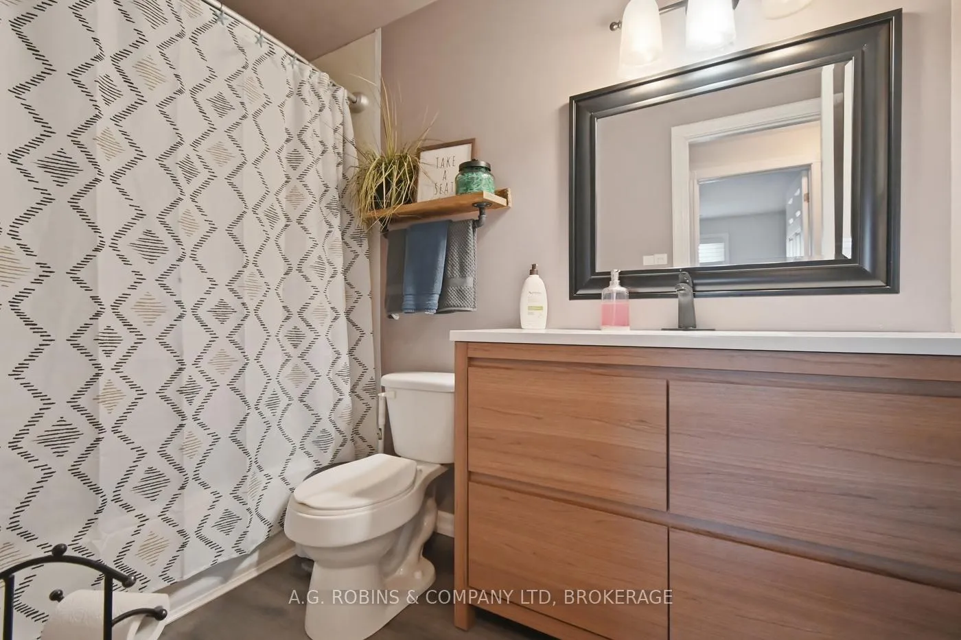 Photo 24 of 10 Chantal Court, Welland, Lincoln/Crowland — HOMEH