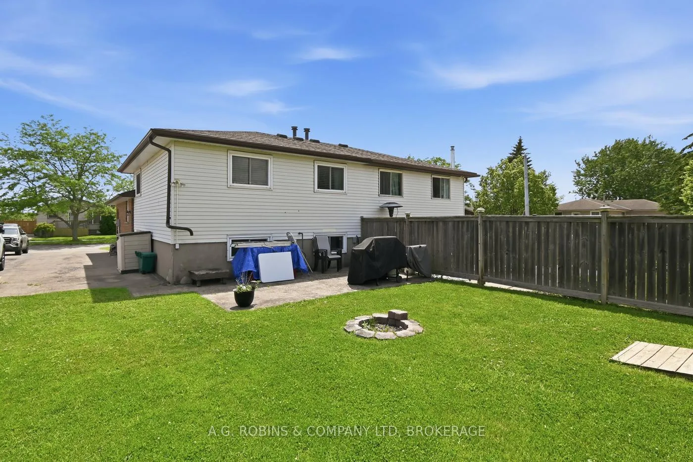 Photo 40 of 10 Chantal Court, Welland, Lincoln/Crowland — HOMEH