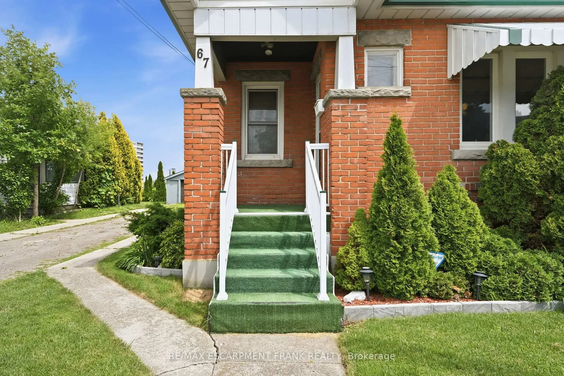 Photo 4 of 67 Paradise Road S, Hamilton, Westdale — HOMEH