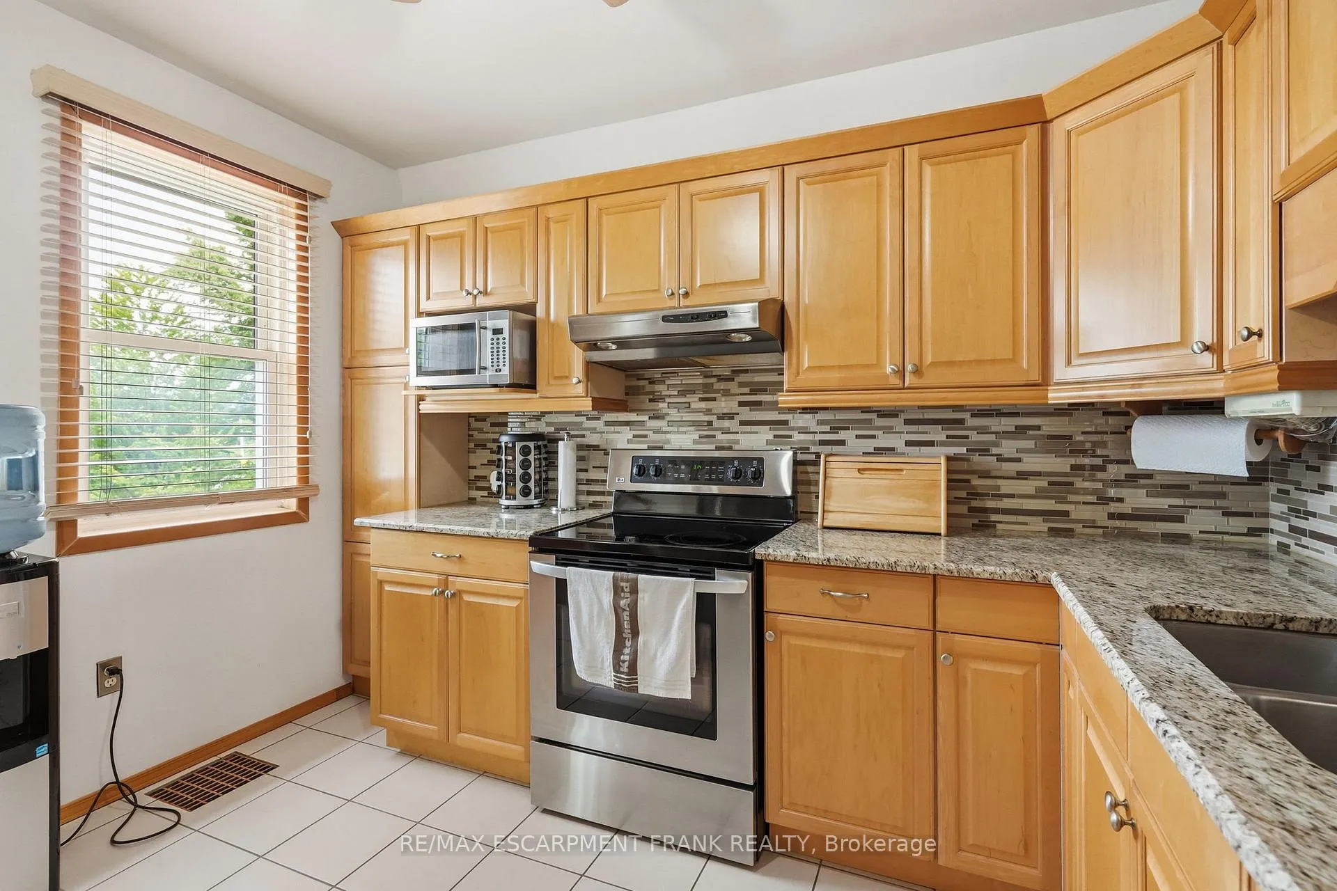 Photo 12 of 67 Paradise Road S, Hamilton, Westdale — HOMEH