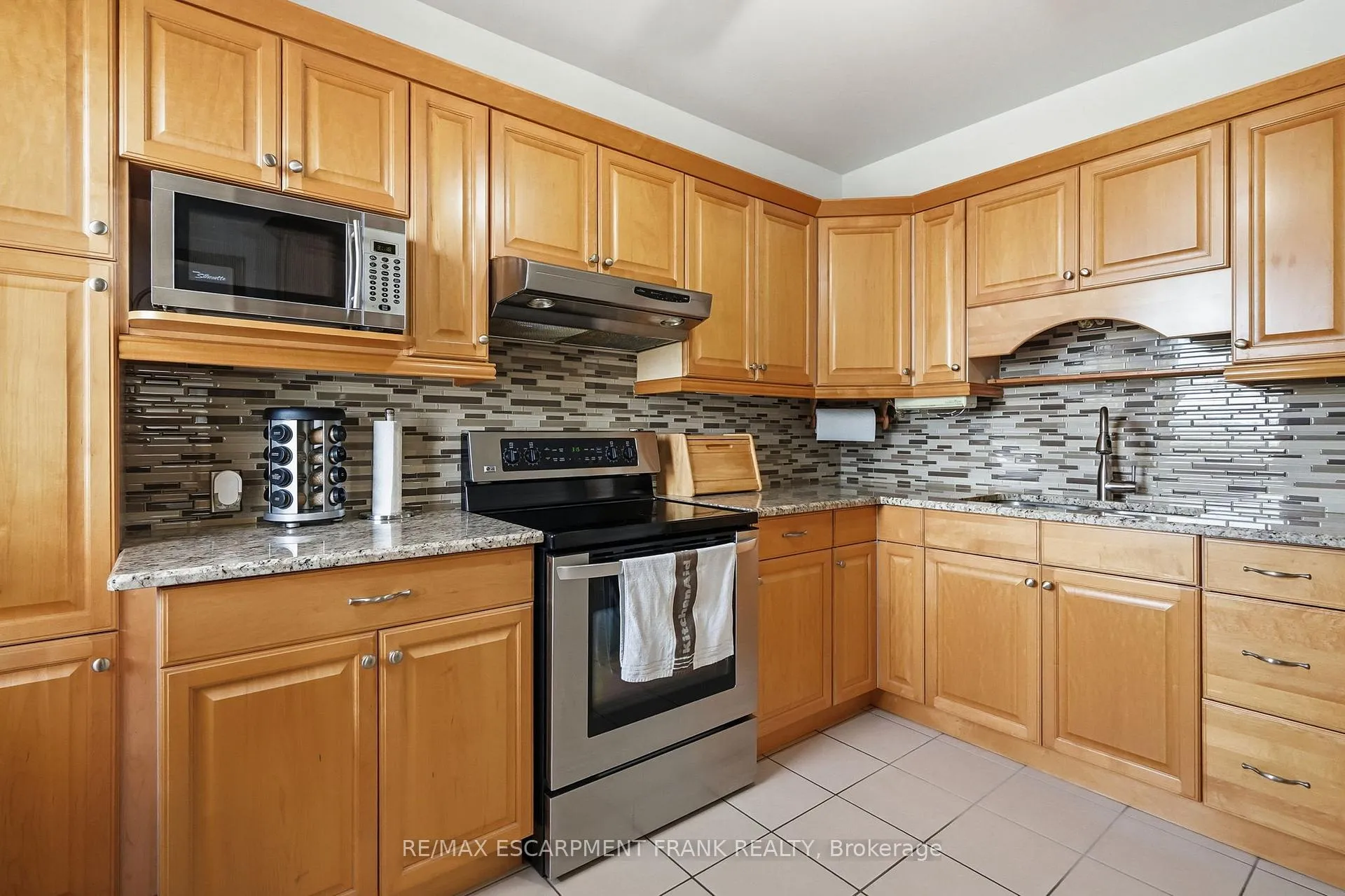 Photo 15 of 67 Paradise Road S, Hamilton, Westdale — HOMEH