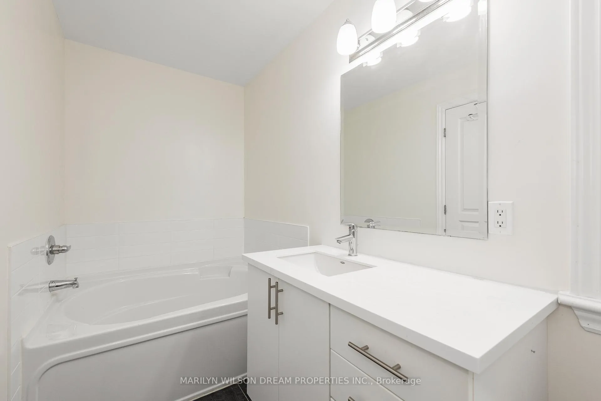 Photo 24 of 139 Popplewell Crescent, Ottawa, Barrhaven - Cedargrove/Fraserdale — HOMEH