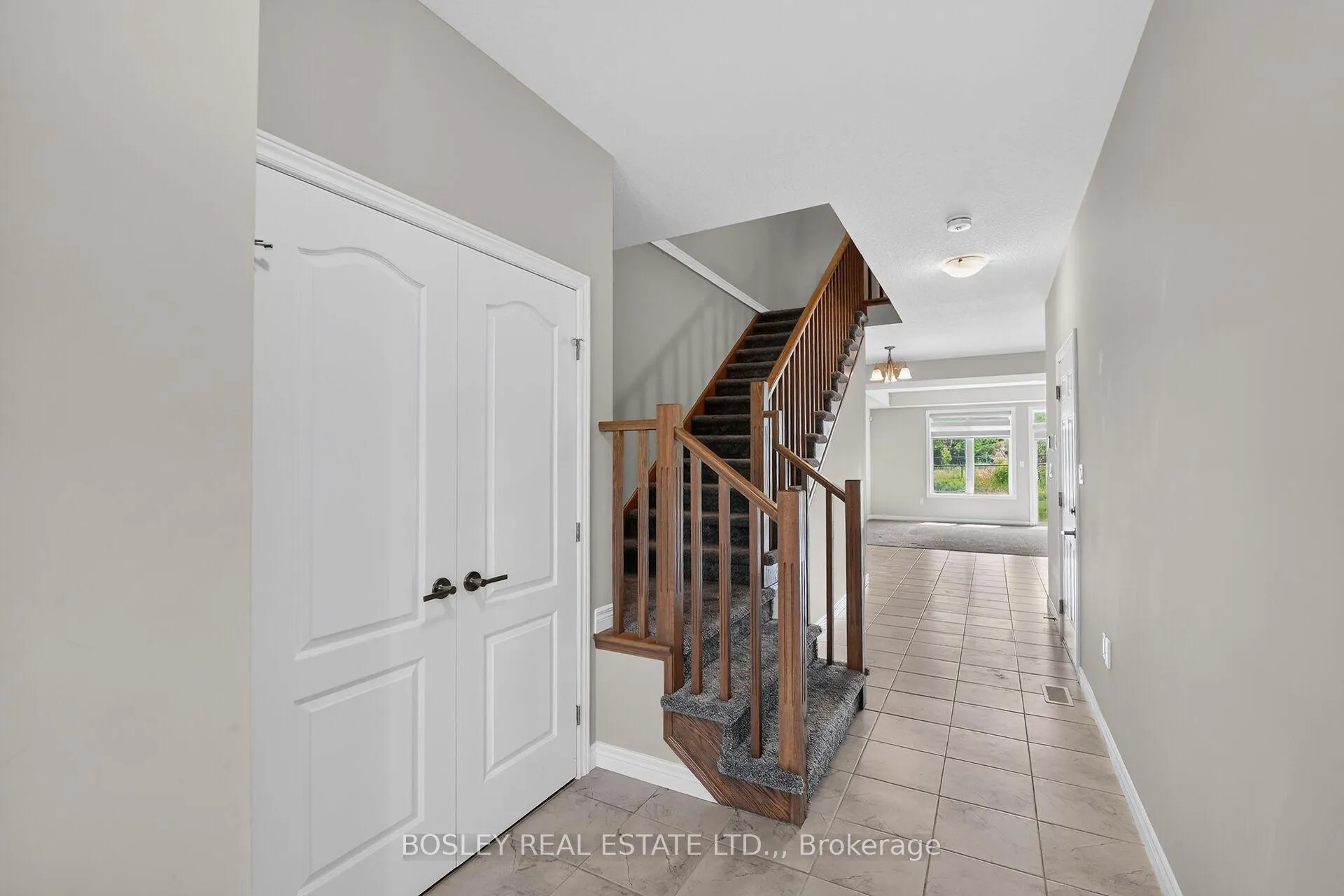 Photo 3 of 10 Zoe Lane, Hamilton, Binbrook — HOMEH