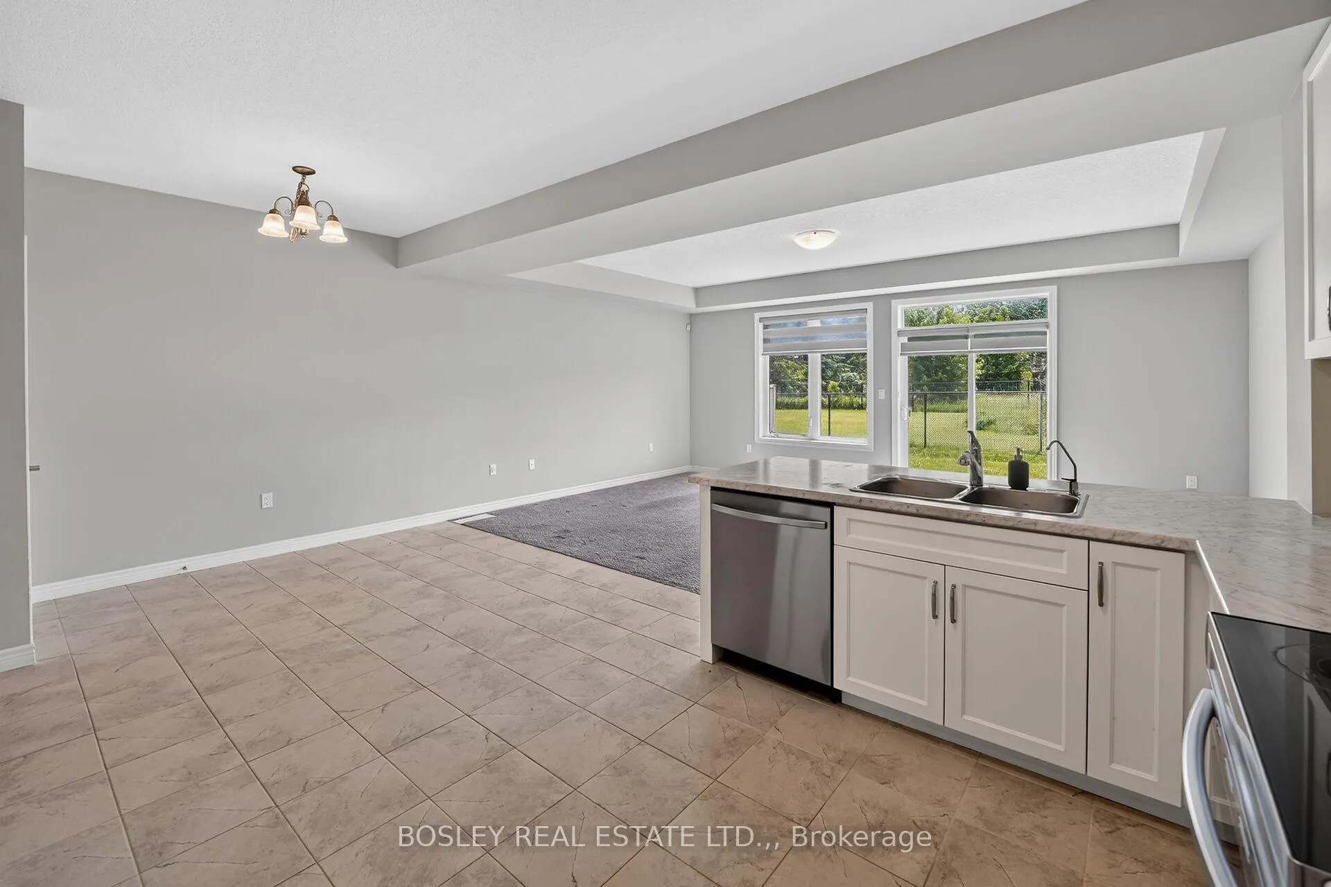 Photo 8 of 10 Zoe Lane, Hamilton, Binbrook — HOMEH