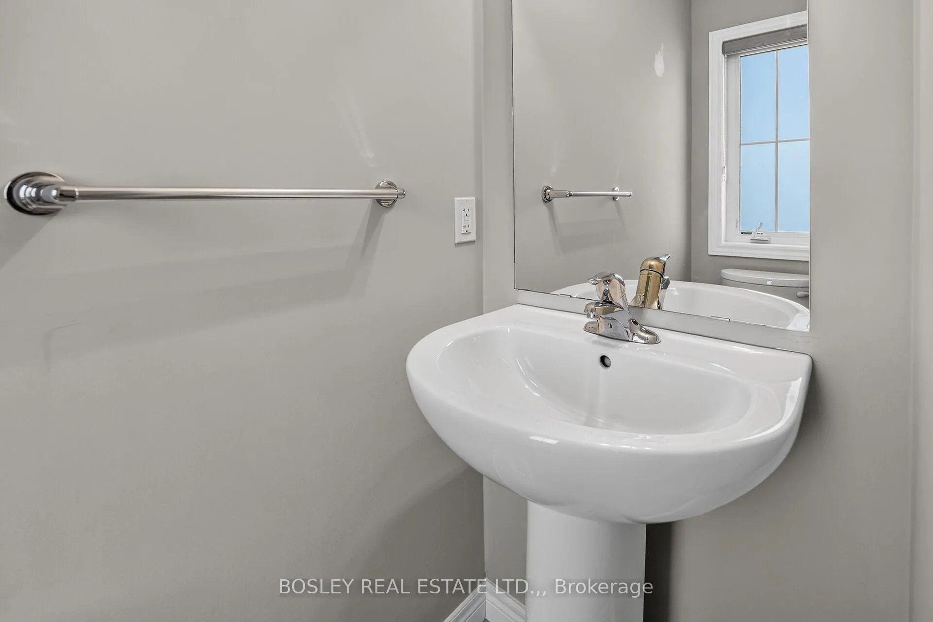 Photo 12 of 10 Zoe Lane, Hamilton, Binbrook — HOMEH