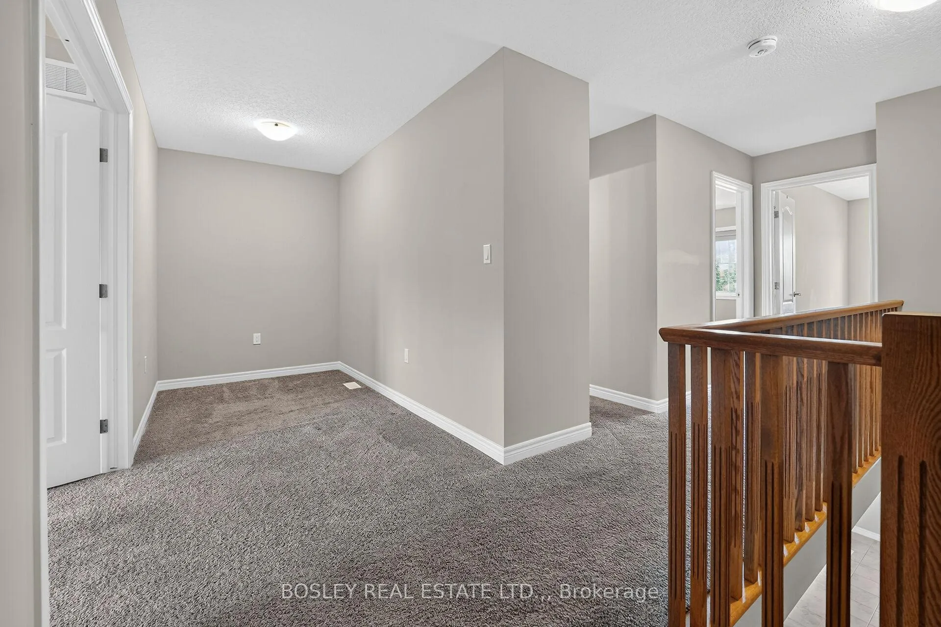 Photo 14 of 10 Zoe Lane, Hamilton, Binbrook — HOMEH