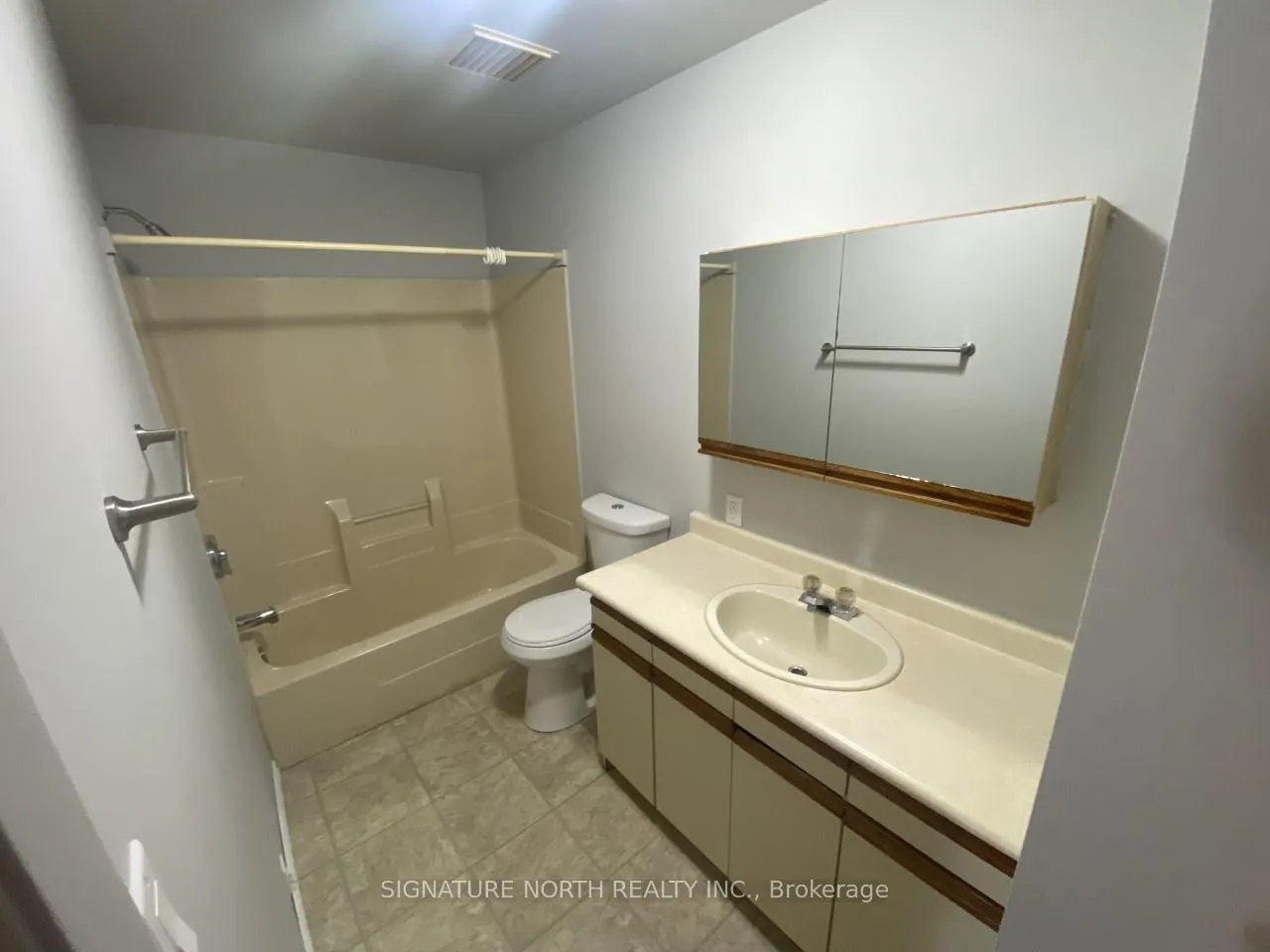 Photo 10 of 216 Leith, Thunder Bay, East End — HOMEH