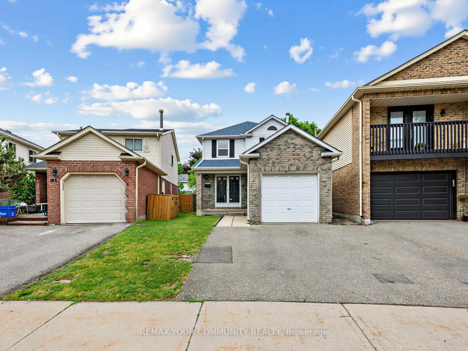 Photo 2 of 183 Lisa Crescent, Vaughan, Crestwood-Springfarm-Yorkhill — HOMEH