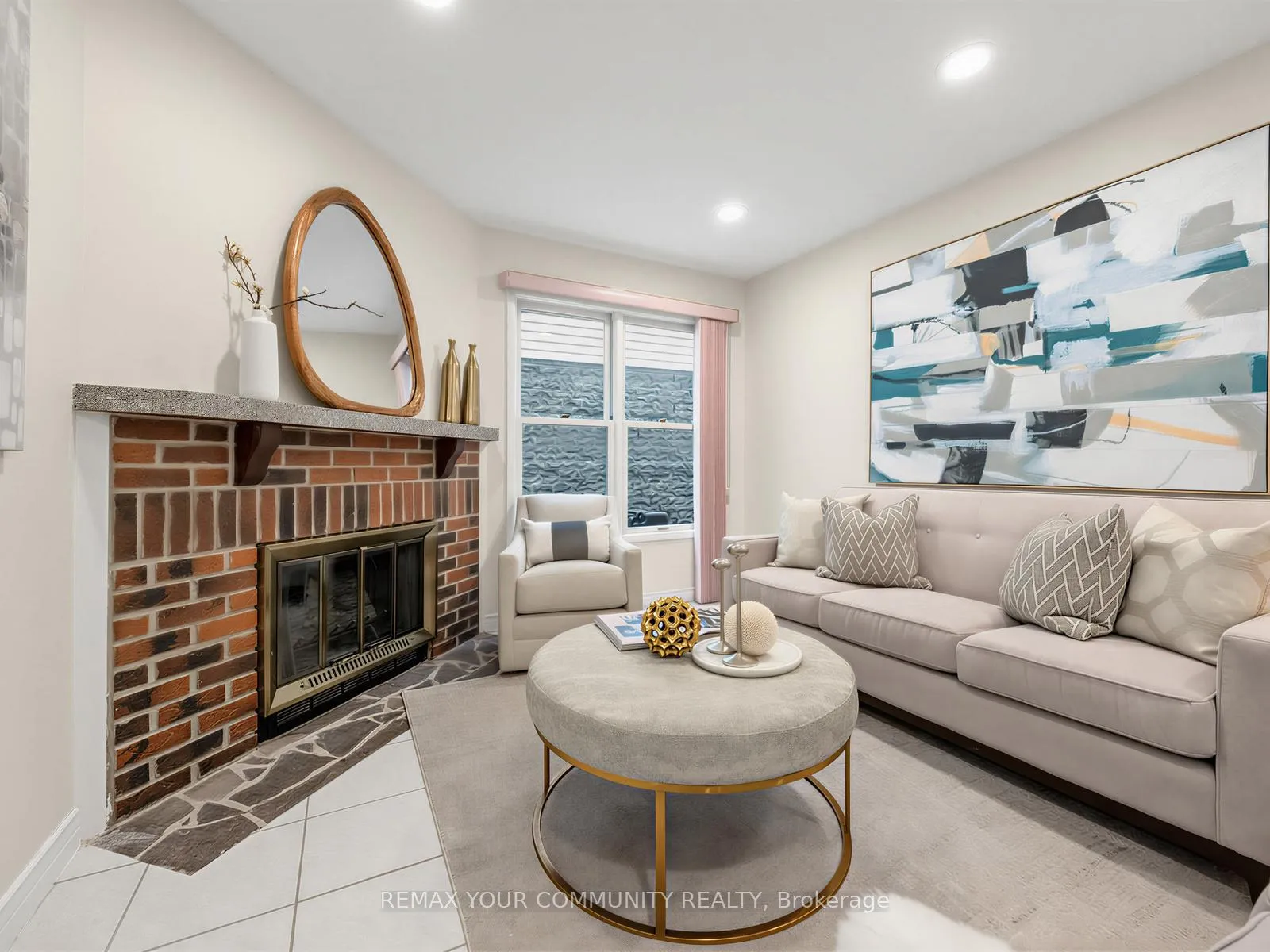 Photo 3 of 183 Lisa Crescent, Vaughan, Crestwood-Springfarm-Yorkhill — HOMEH