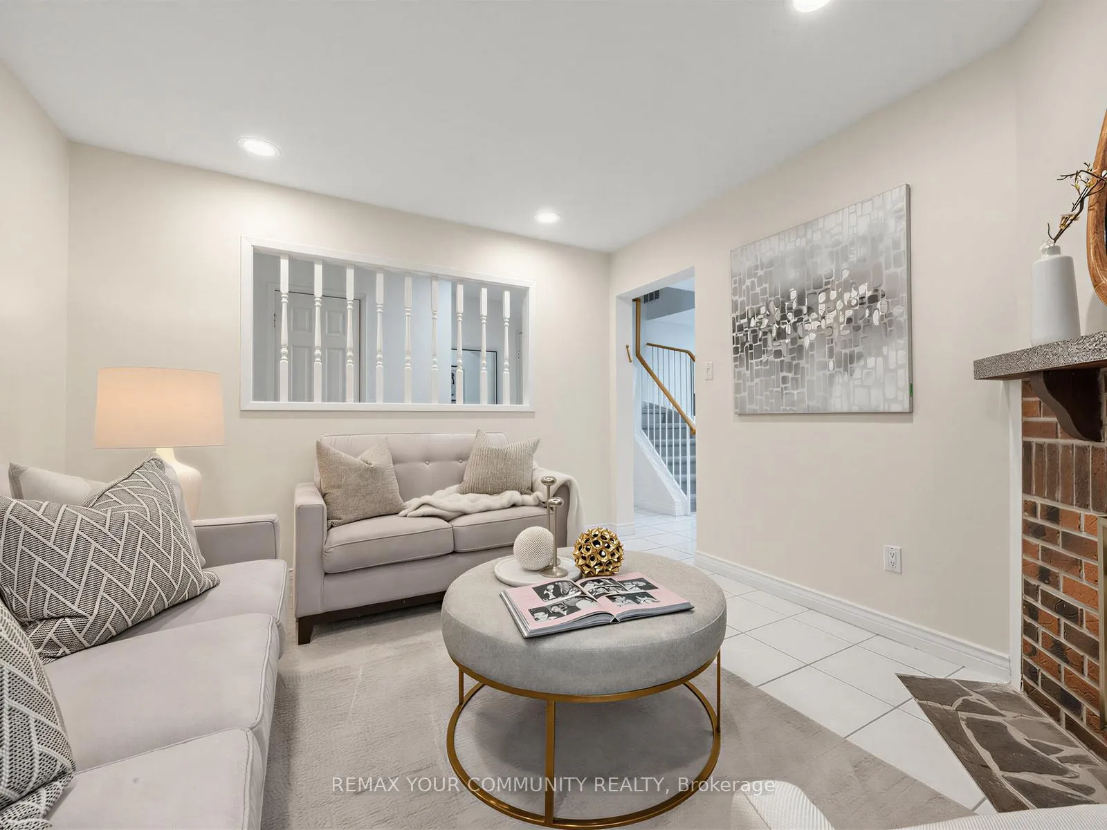 Photo 4 of 183 Lisa Crescent, Vaughan, Crestwood-Springfarm-Yorkhill — HOMEH