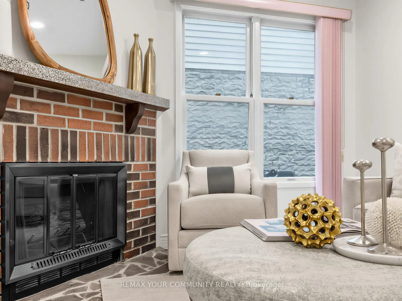 Photo 5 of 183 Lisa Crescent, Vaughan, Crestwood-Springfarm-Yorkhill — HOMEH