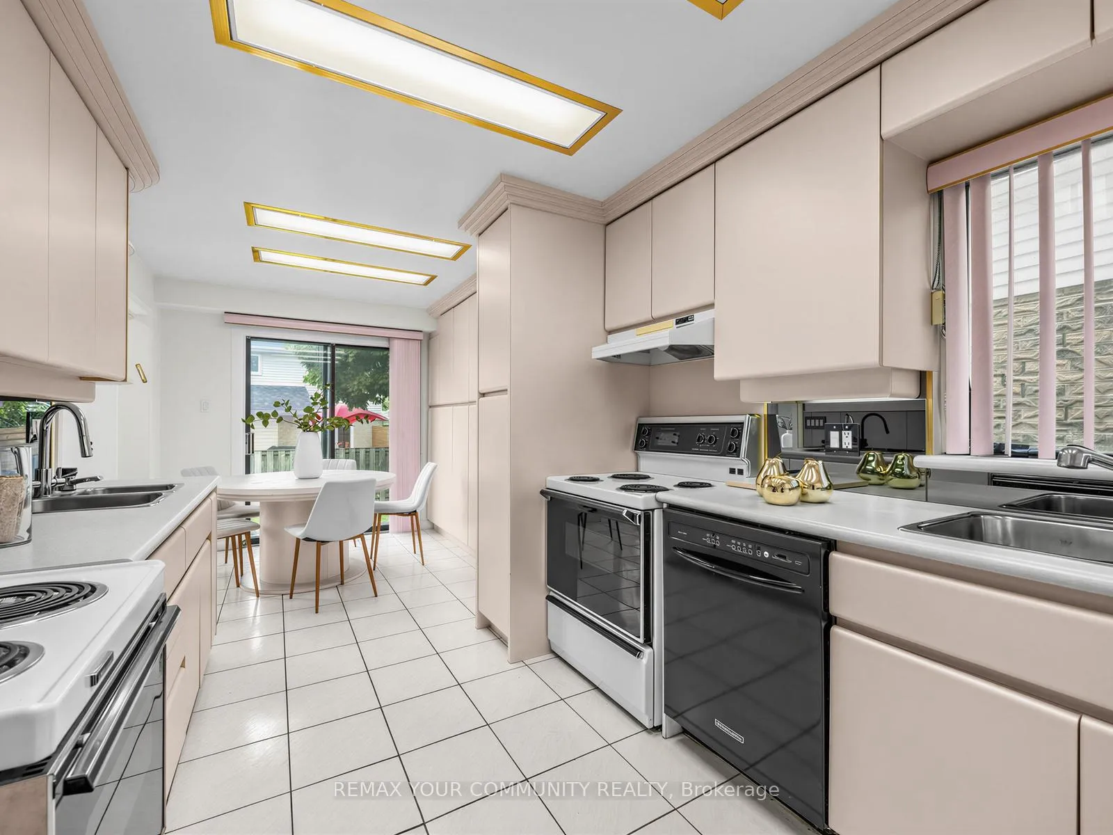 Photo 6 of 183 Lisa Crescent, Vaughan, Crestwood-Springfarm-Yorkhill — HOMEH