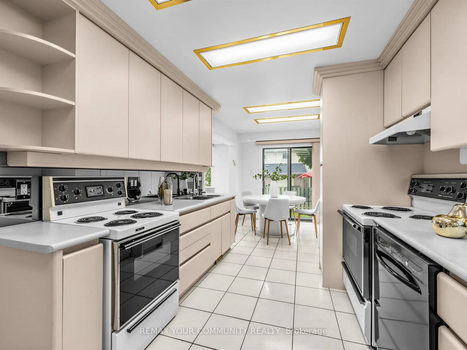 Photo 7 of 183 Lisa Crescent, Vaughan, Crestwood-Springfarm-Yorkhill — HOMEH