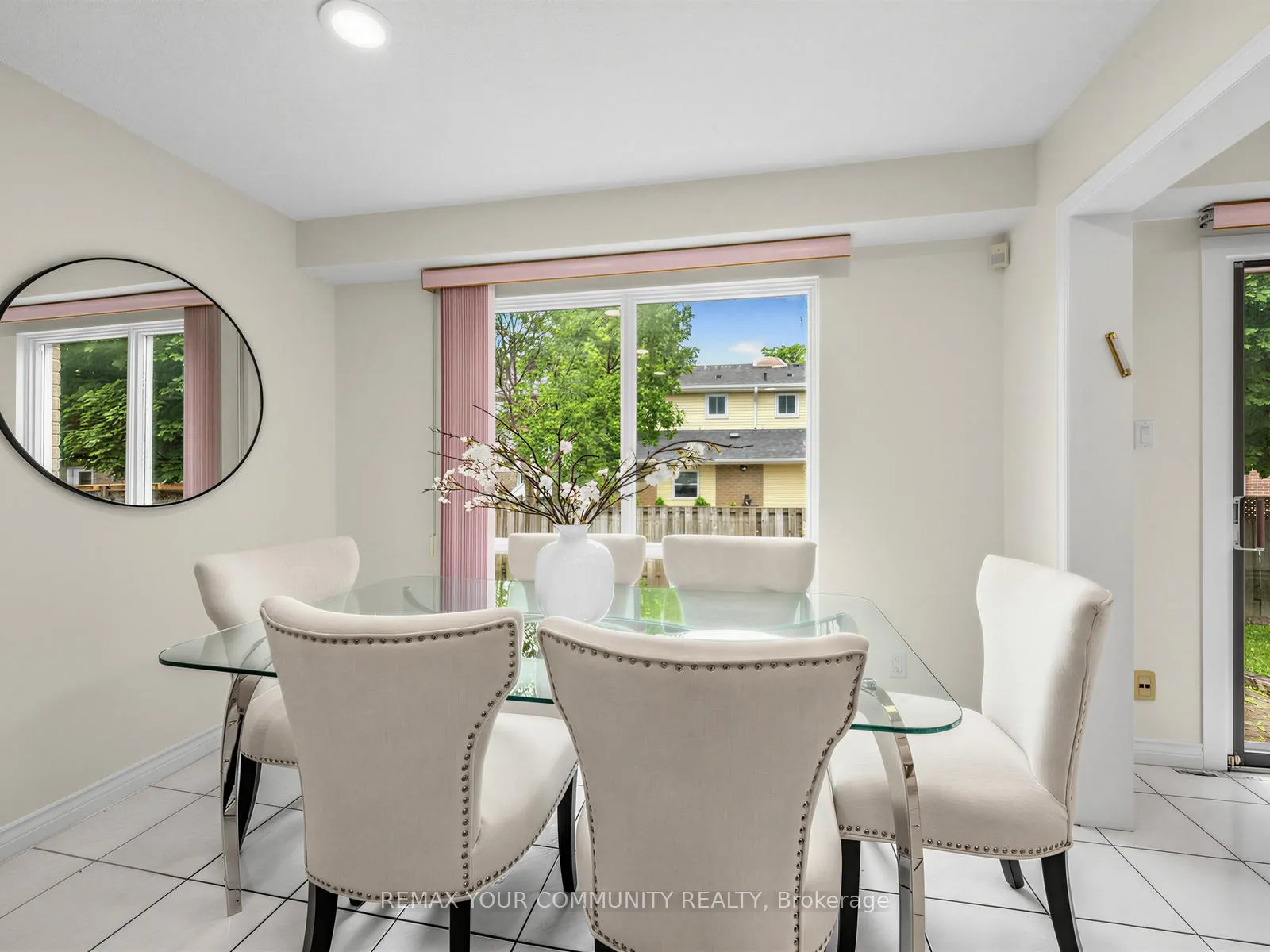 Photo 11 of 183 Lisa Crescent, Vaughan, Crestwood-Springfarm-Yorkhill — HOMEH
