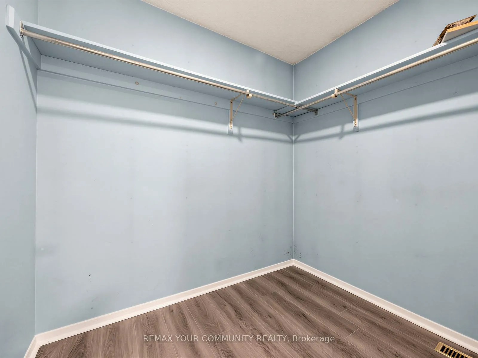 Photo 23 of 183 Lisa Crescent, Vaughan, Crestwood-Springfarm-Yorkhill — HOMEH