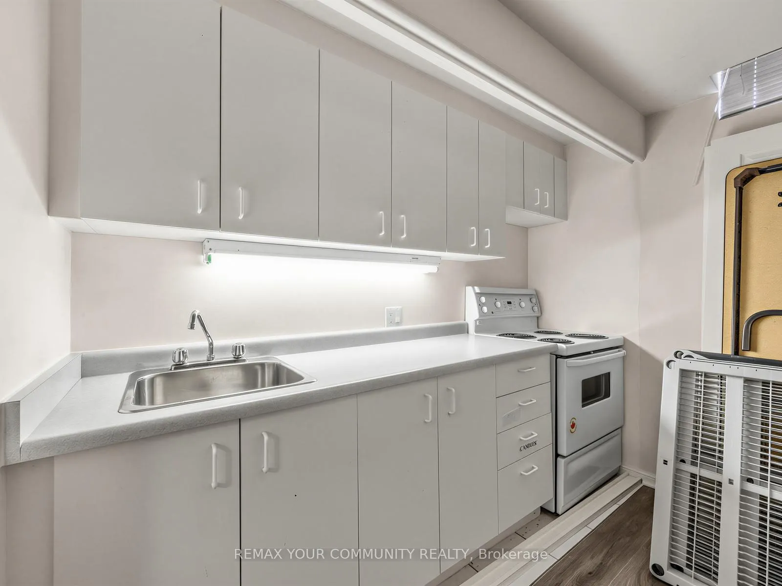 Photo 27 of 183 Lisa Crescent, Vaughan, Crestwood-Springfarm-Yorkhill — HOMEH