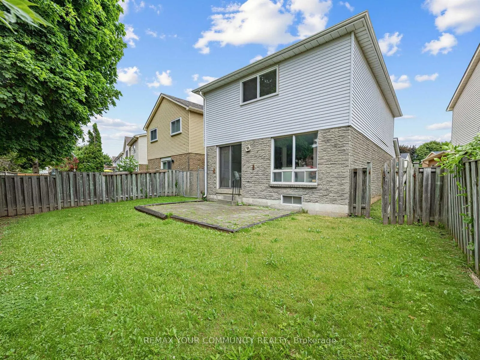 Photo 32 of 183 Lisa Crescent, Vaughan, Crestwood-Springfarm-Yorkhill — HOMEH
