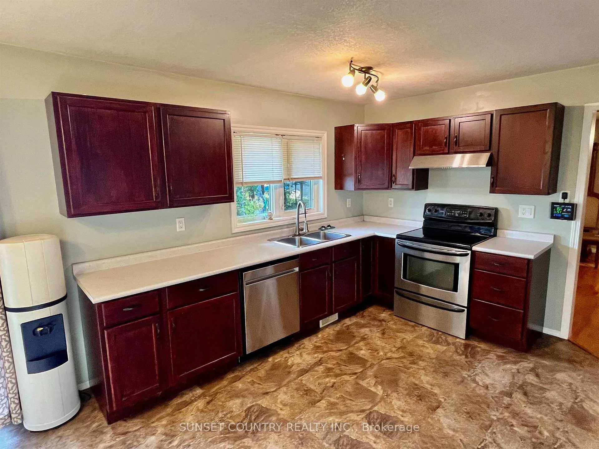 Photo 5 of 206 McMillan Crescent, Dryden, Barclay — HOMEH